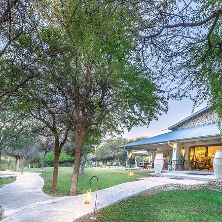 The Mushara Outpost Ξενοδοχείο Mokuti Lodge Εξωτερικό φωτογραφία