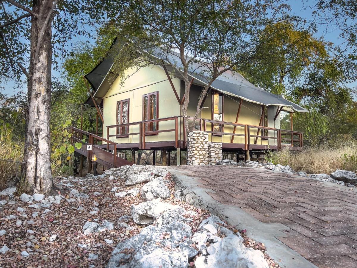 The Mushara Outpost Ξενοδοχείο Mokuti Lodge Εξωτερικό φωτογραφία