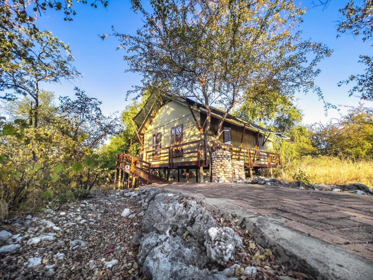 The Mushara Outpost Ξενοδοχείο Mokuti Lodge Εξωτερικό φωτογραφία